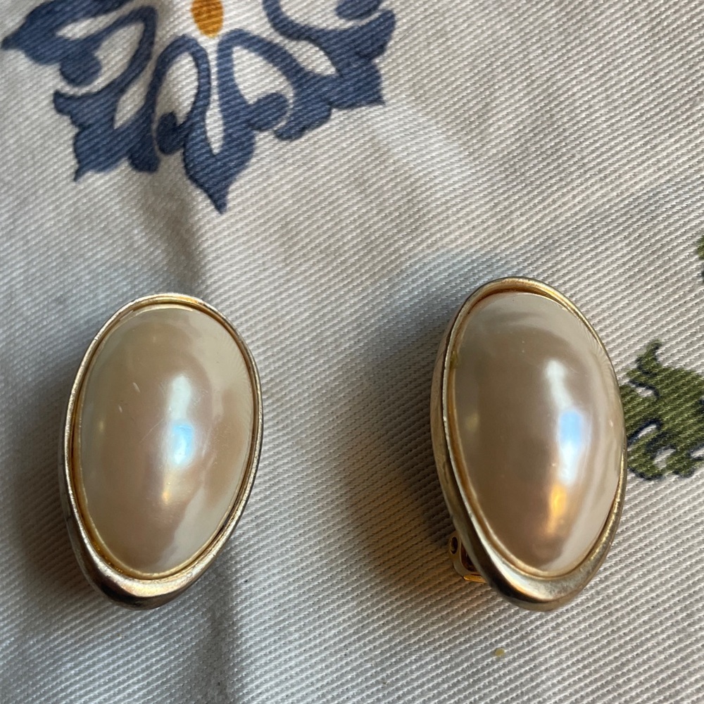 Vintage Les Bernard Gold and Cream Clip-On Earrings
